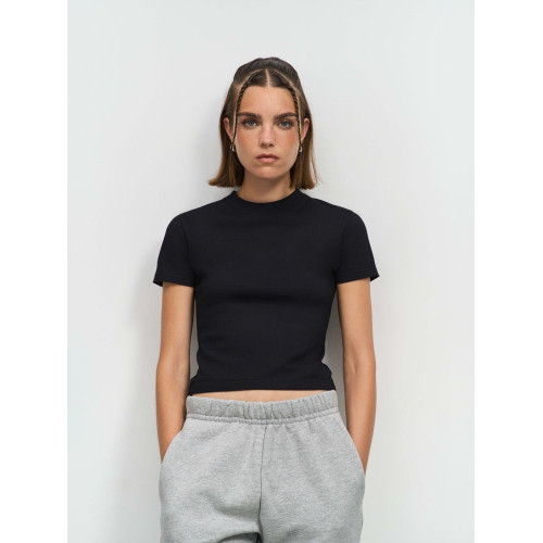 Футболка женская Lilia, черная Футболка женская Lilia, черная