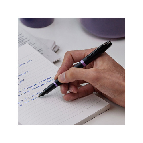 Перьевая ручка Parker IM Vibrant Rings Flame Amethyst Purple, стержень:F, цвет чернил: blue, в подарочной упаковке. Перьевая ручка Parker IM Vibrant Rings Flame Amethyst Purple, стержень:F, цвет чернил: blue, в подарочной упаковке.