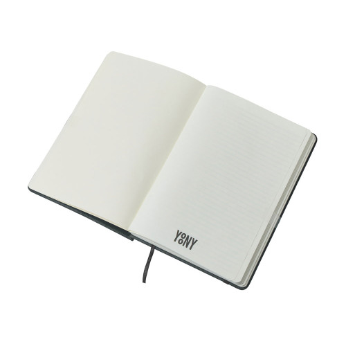 Набор блокнот А5 с магнитным держателем для ручки и подставкой для телефона и металлической шариковой ручкой NotaBene, черный Набор блокнот А5 с магнитным держателем для ручки и подставкой для телефона и металлической шариковой ручкой NotaBene, черный