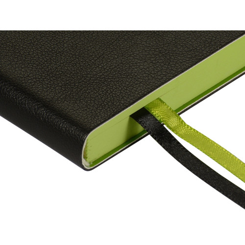 Ежедневник А5 датированный Boston 2026, черный с салатовым обрезом Ежедневник А5 датированный Boston 2026, черный с салатовым обрезом