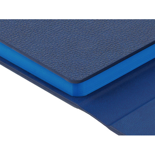 Ежедневник недатированный с магнитным клапаном А5 Venezia, темно-синий Ежедневник недатированный с магнитным клапаном А5 Venezia, темно-синий