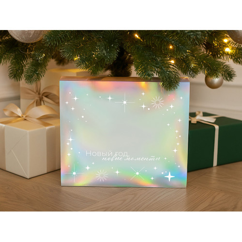 Подарочная коробка с голографическим шубером Aurora, XL, вн. размер 300х235х105 мм.